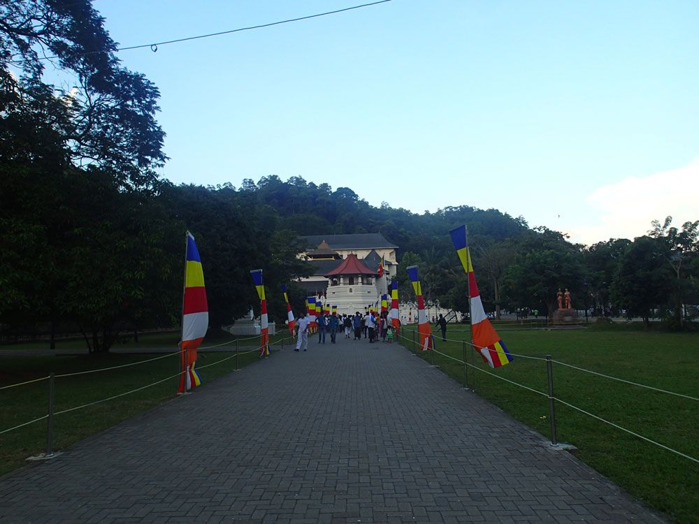day5---temple-tooth-relic4