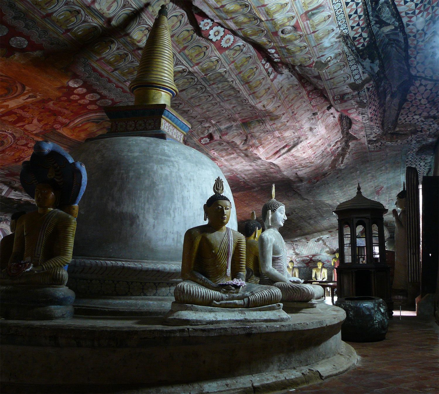 day5 - Dambulla cave temple5a