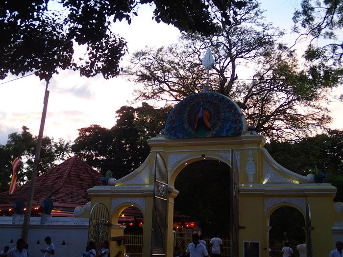 day10--z-Kataragama-Temple1